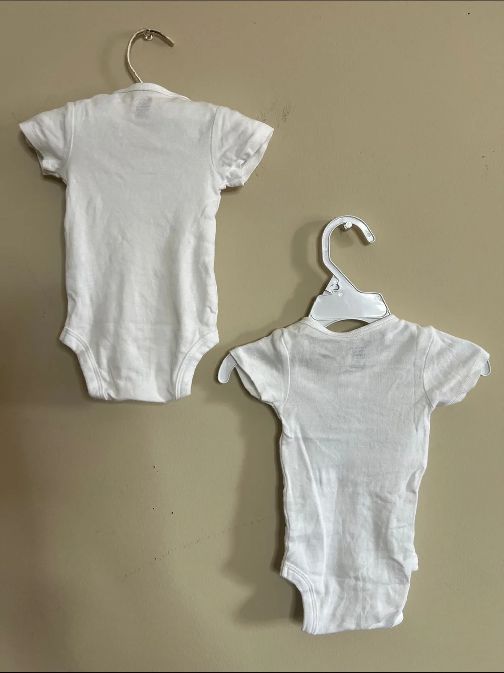 🍼👶🦊 2White Baby One-Piece Bodysuits with Fox & 'Tiny But Mighty' Prints